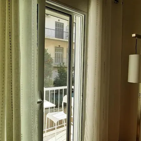 Calm & Cozy Corner Apartment