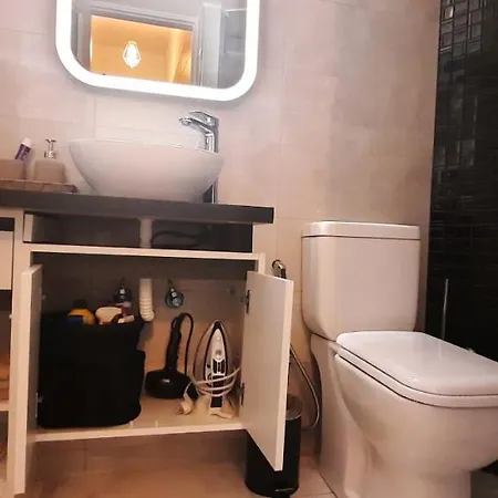 Calm & Cozy Corner Apartment *